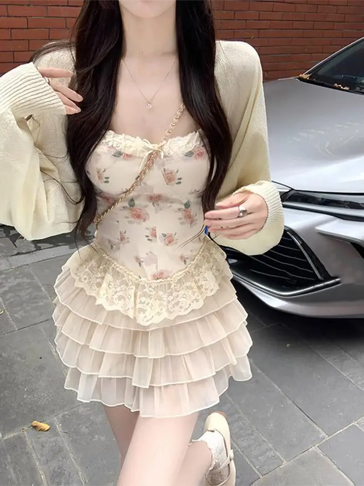 Floral Sexy Party 3 Piece Set Women Sweet Patchwork Boho Mini Skirt Suit Female Knitted Coat+Strap Vest+Pleated Lace Skirt
Floral Sexy Party 3 Piece Set Women Sweet Patchwork Boho Mini Skirt Suit Female Knitted Coat+Strap Vest+Pleated Lace Skirt