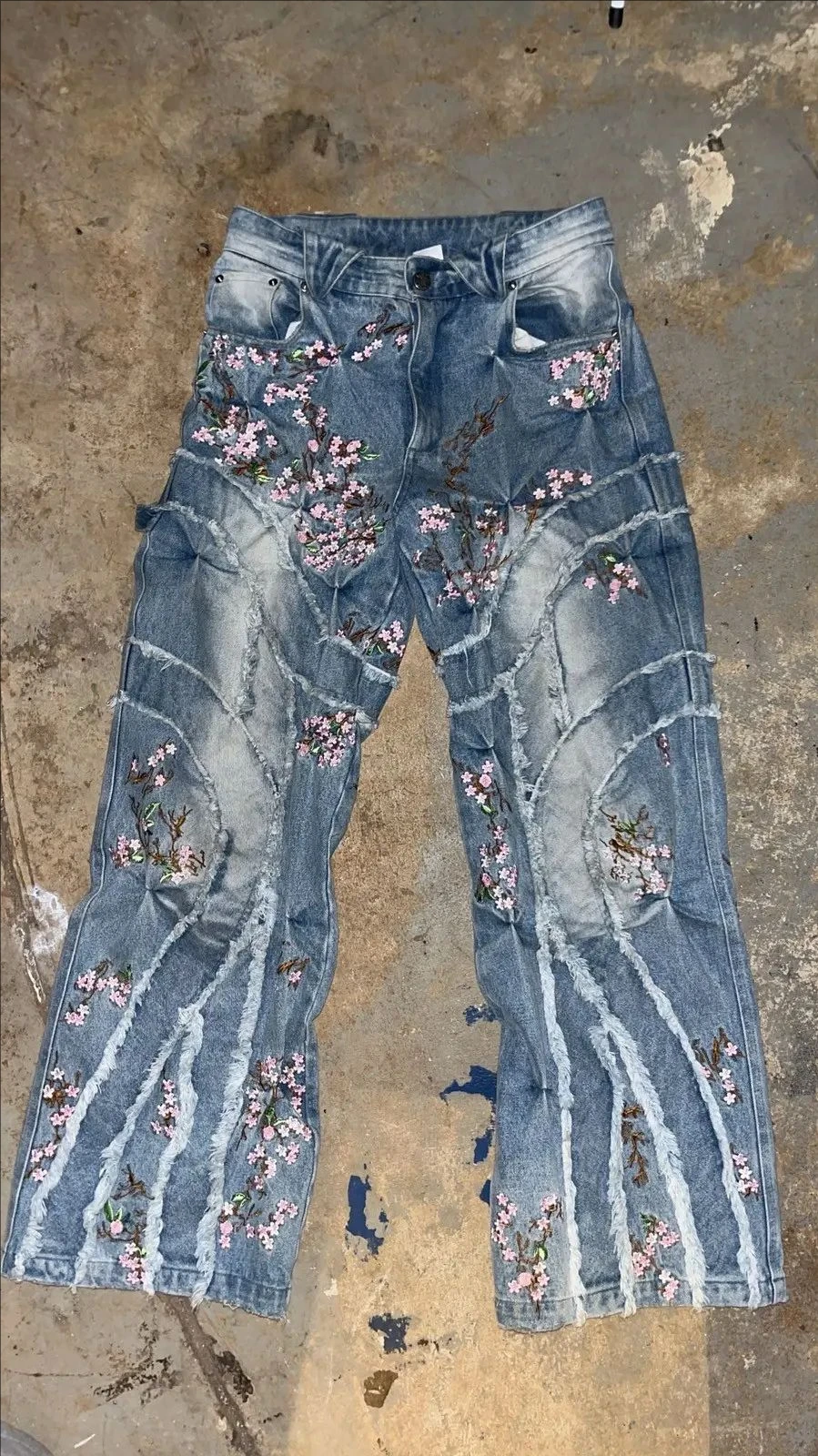 Blue Jeans for Women Y2K Harajuku Hip Hop Sakura Embroidery Retro Patch Heavy Baggy Jeans High Waist Wide Leg Trouser Streetwear
Blue Jeans for Women Y2K Harajuku Hip Hop Sakura Embroidery Retro Patch Heavy Baggy Jeans High Waist Wide Leg Trouser Streetwear