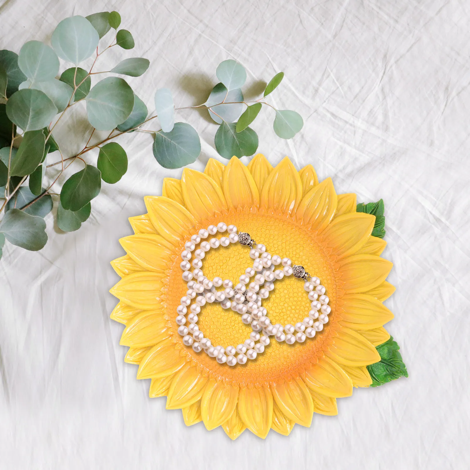 Exquisite Sunflower Decorative Serving Tray Jewelry Storage Plate Lightweight Portable for Picnic Housewarming Gift Ring Holder
Exquisite Sunflower Decorative Serving Tray Jewelry Storage Plate Lightweight Portable for Picnic Housewarming Gift Ring Holder