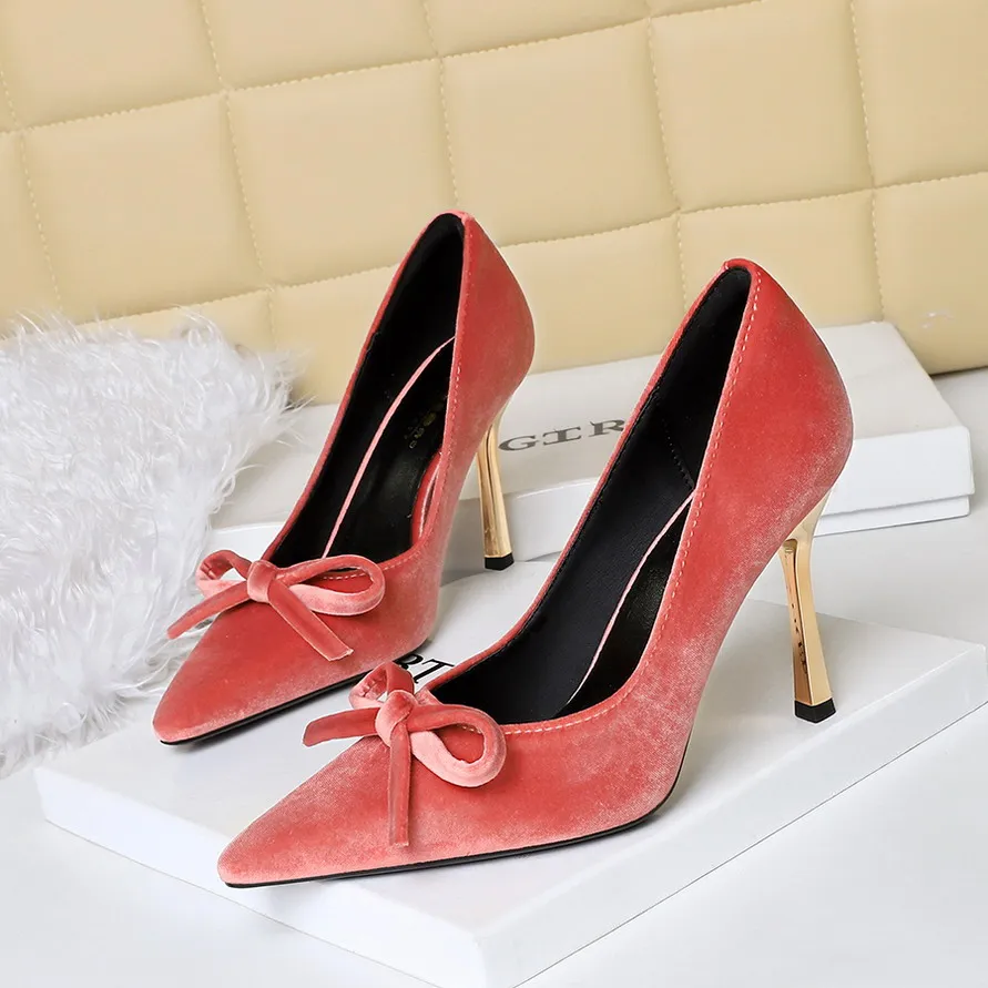 2026 New Fashion High Heels Women Single Shoes Spring Suede Pointed Toe Shallow Mouth Heels Sexy Stiletto Banquet Ladies Pumps
2026 New Fashion High Heels Women Single Shoes Spring Suede Pointed Toe Shallow Mouth Heels Sexy Stiletto Banquet Ladies Pumps