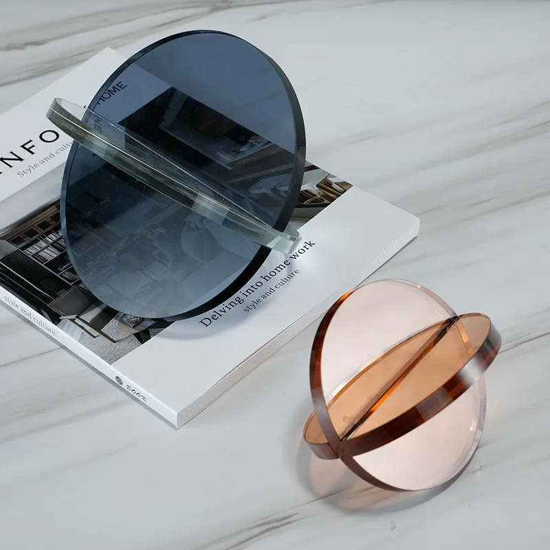Simple modern light luxury transparent crystal creative ornament model room living room desktop decoration
Simple modern light luxury transparent crystal creative ornament model room living room desktop decoration