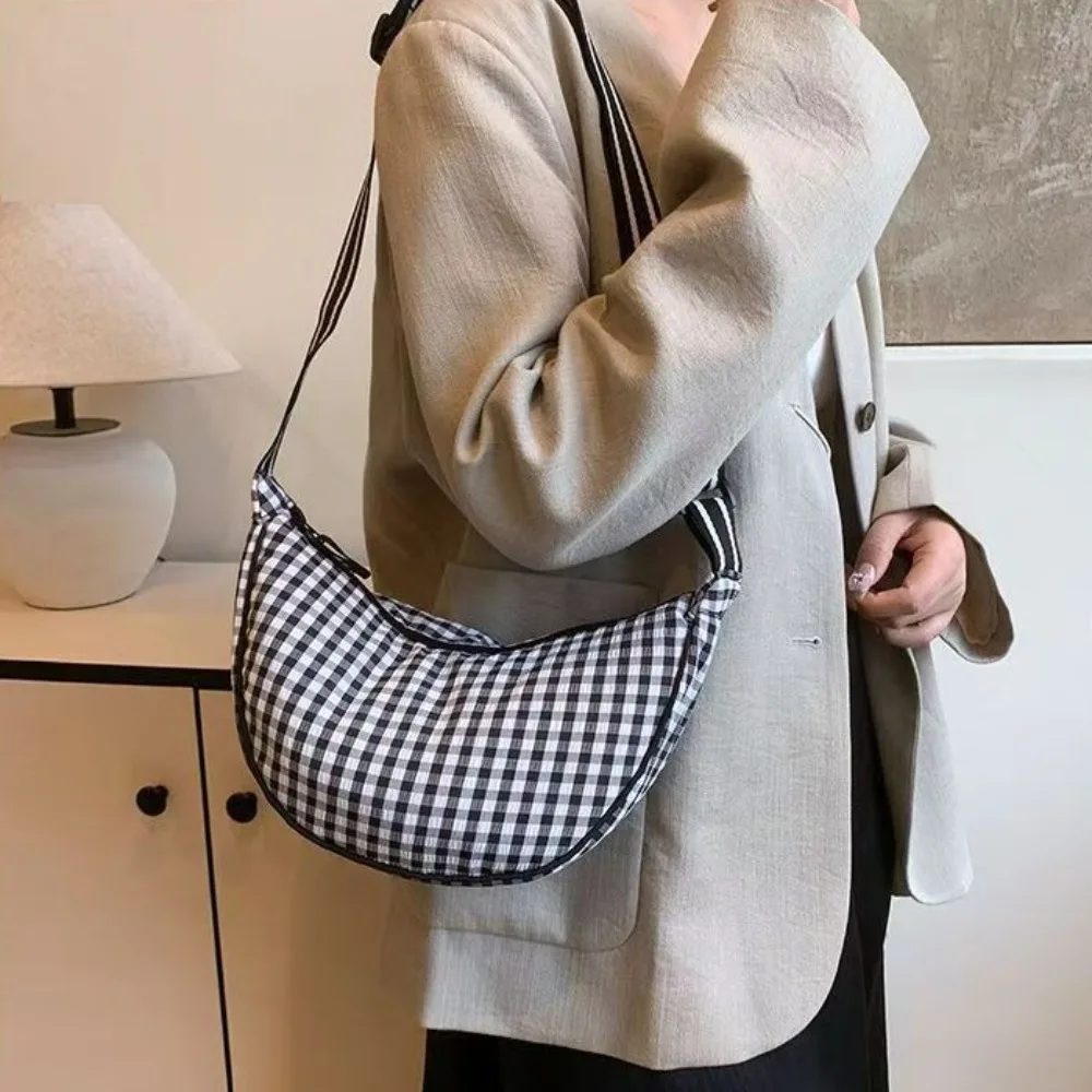 Casual Canvas Plaid Shoulder Bag Versatile Adjustable Strap Nylon Crossbody Bag Hobo Bag Underarm Bag Dumpling Bag Travel
Casual Canvas Plaid Shoulder Bag Versatile Adjustable Strap Nylon Crossbody Bag Hobo Bag Underarm Bag Dumpling Bag Travel