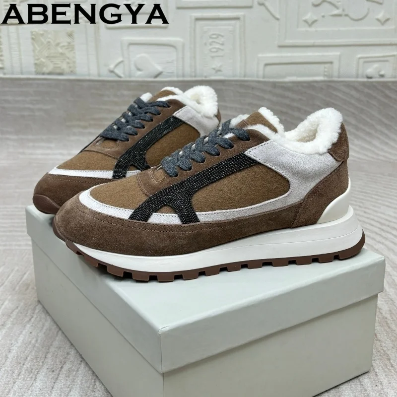 Женские повседневные кроссовки, замшевая зимняя обувь, туфли на плоской подошве со шнуровкой и круглым носком, теплая спортивная обувь из шерсти с бусинами, женская обувь
Женские повседневные кроссовки, замшевая зимняя обувь, туфли на плоской подошве со шнуровкой и круглым носком, теплая спортивная обувь из шерсти с бусинами, женская обувь