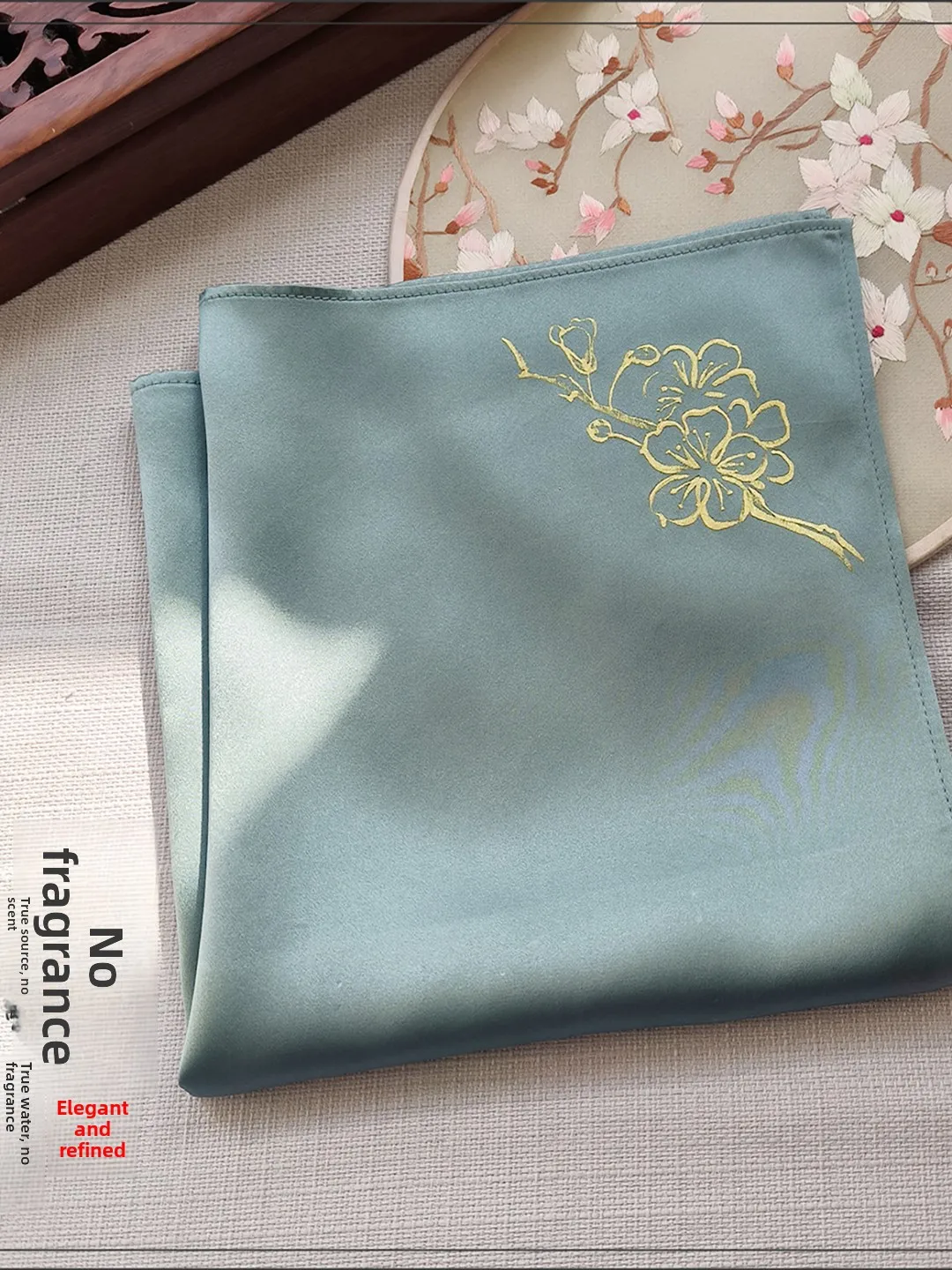Hand-Painted Silk Square Towel Retro Style Classic Nostalgic Absorbent Portable Artistic Chinese Ancient Fashion Handkerchief
Hand-Painted Silk Square Towel Retro Style Classic Nostalgic Absorbent Portable Artistic Chinese Ancient Fashion Handkerchief