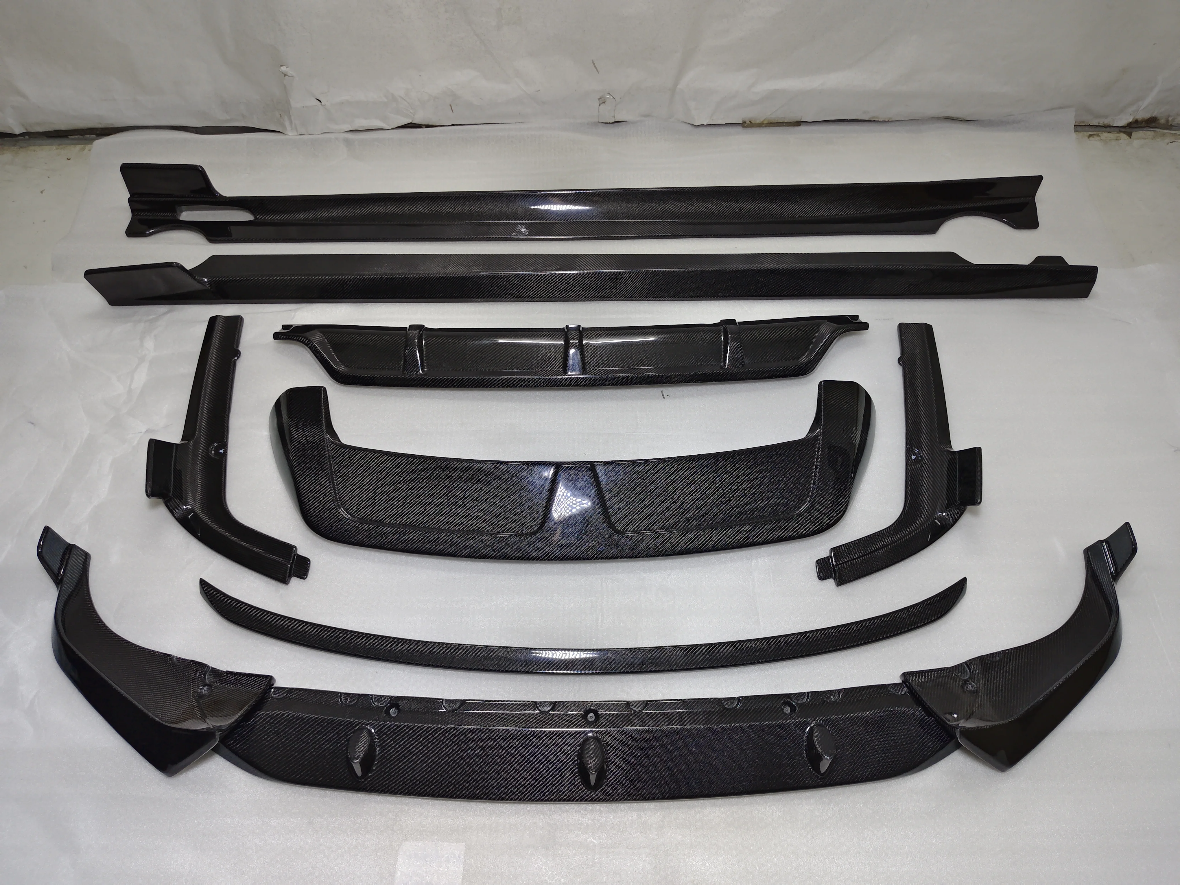 For BMW X7 G07 Body Kit Carbon Fiber Rear Diffuser Front Bumper Lip Rear Splitter Side Skirts And Rear Spoiler
For BMW X7 G07 Body Kit Carbon Fiber Rear Diffuser Front Bumper Lip Rear Splitter Side Skirts And Rear Spoiler