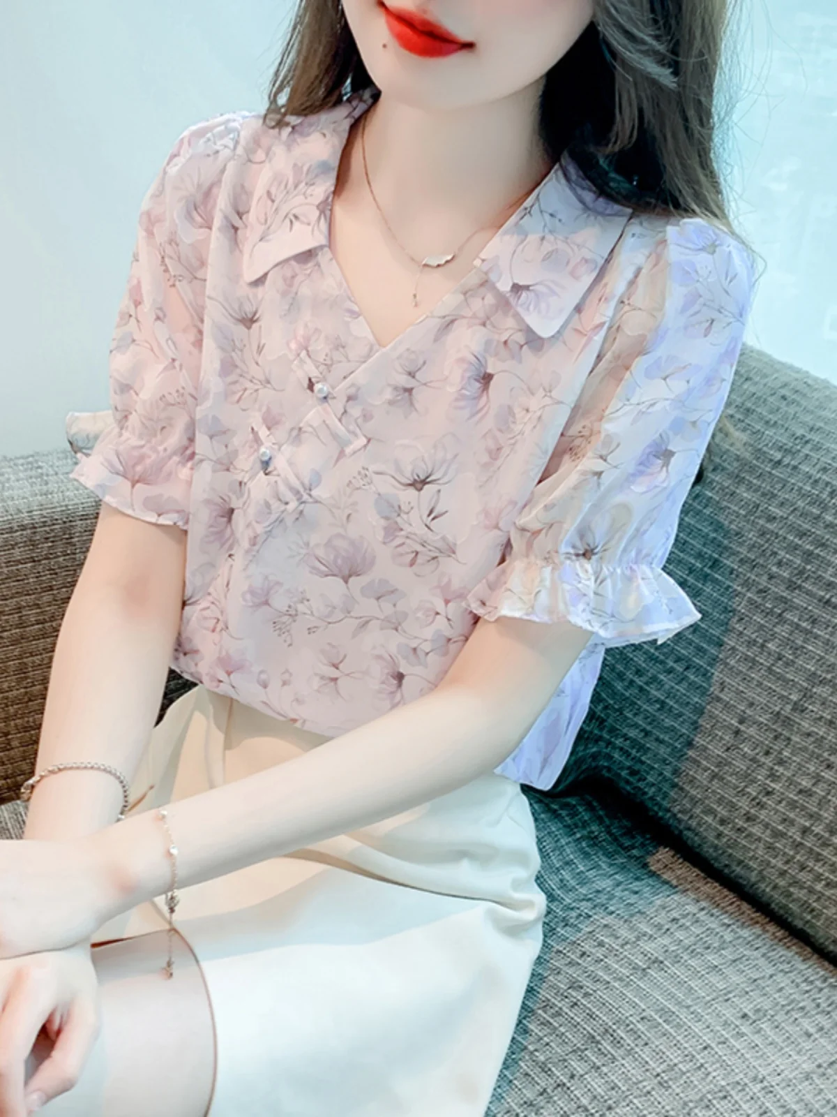 2025 Summer New Women's Chiffon Shirt Floral Print Turn-down Collar Short Sleeve Sweet Style Straight Cut Fashionable Trend
2025 Summer New Women's Chiffon Shirt Floral Print Turn-down Collar Short Sleeve Sweet Style Straight Cut Fashionable Trend