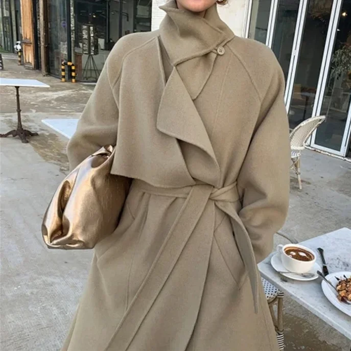 CHIC Winter Thickened Retro Fashionable Long Woolen Coat Warm Atmosphere Sense Commute Style Korean Version Slim Fit Coat
CHIC Winter Thickened Retro Fashionable Long Woolen Coat Warm Atmosphere Sense Commute Style Korean Version Slim Fit Coat