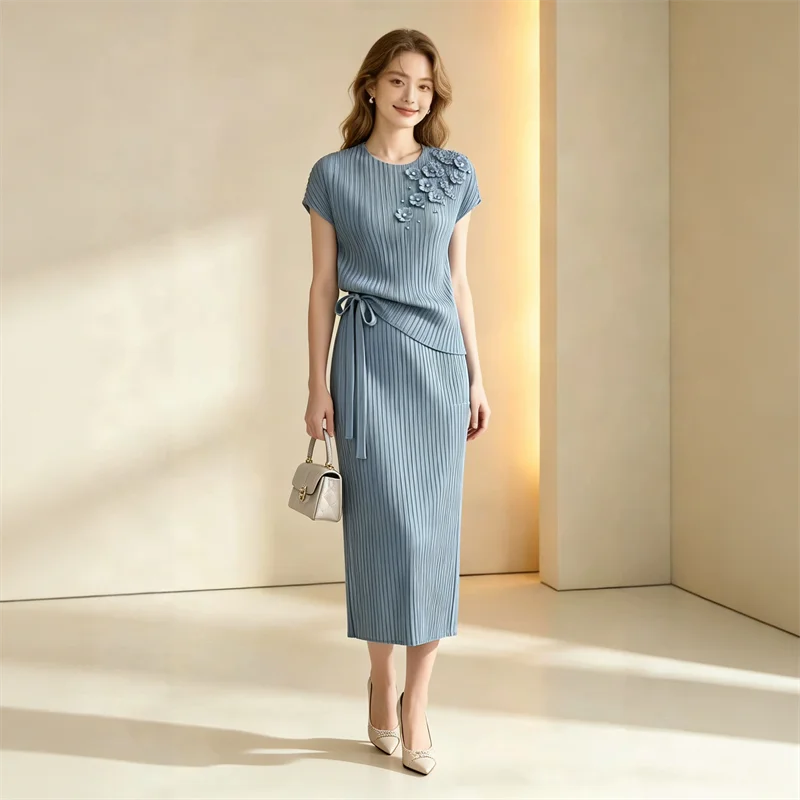 Miyake Pleated Women's Suit 2026 New Japanese Design Loose Beaded Flower Round Neck Short-sleeved Top + Skirt Two-piece Set
Miyake Pleated Women's Suit 2026 New Japanese Design Loose Beaded Flower Round Neck Short-sleeved Top + Skirt Two-piece Set