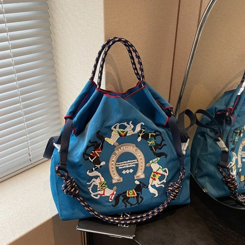 Шикарная уникальная сумка для подгузников класса люкс из натуральной кожи, модная женская сумка через плечо с большой вместимостью, оригинальная ретро-модель.
Шикарная уникальная сумка для подгузников класса люкс из натуральной кожи, модная женская сумка через плечо с большой вместимостью, оригинальная ретро-модель.