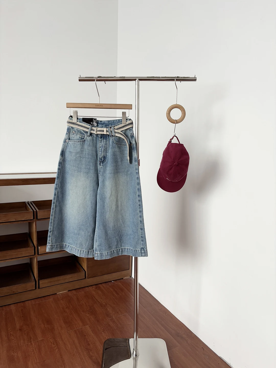 High Waist Wide Leg Jeans Women Summer 2026 Korean Style Slimming Loose Casual Versatile Straight Seven-Foot Pants with Belt
High Waist Wide Leg Jeans Women Summer 2026 Korean Style Slimming Loose Casual Versatile Straight Seven-Foot Pants with Belt