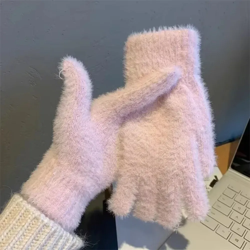 Fashion Thickened Furry Gloves Solid Color Cold-proof Winter Gloves Windproof Breathable Mink Velvet Gloves Winter
Fashion Thickened Furry Gloves Solid Color Cold-proof Winter Gloves Windproof Breathable Mink Velvet Gloves Winter
