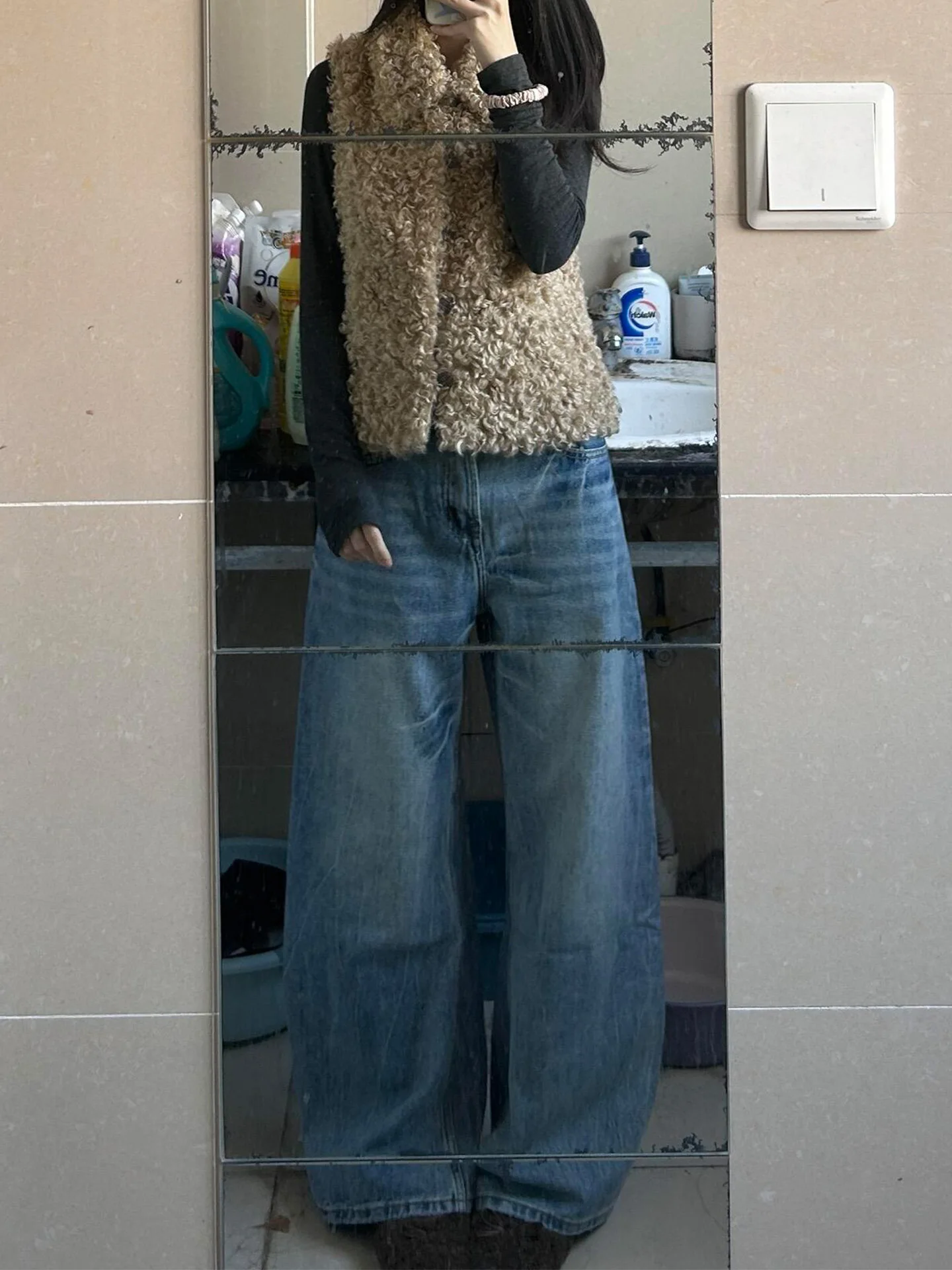 Женские винтажные джинсы больших размеров с высокой талией, широкими штанинами, синие, свободного кроя, прямого кроя, в пол, коллекция Зима
Женские винтажные джинсы больших размеров с высокой талией, широкими штанинами, синие, свободного кроя, прямого кроя, в пол, коллекция Зима