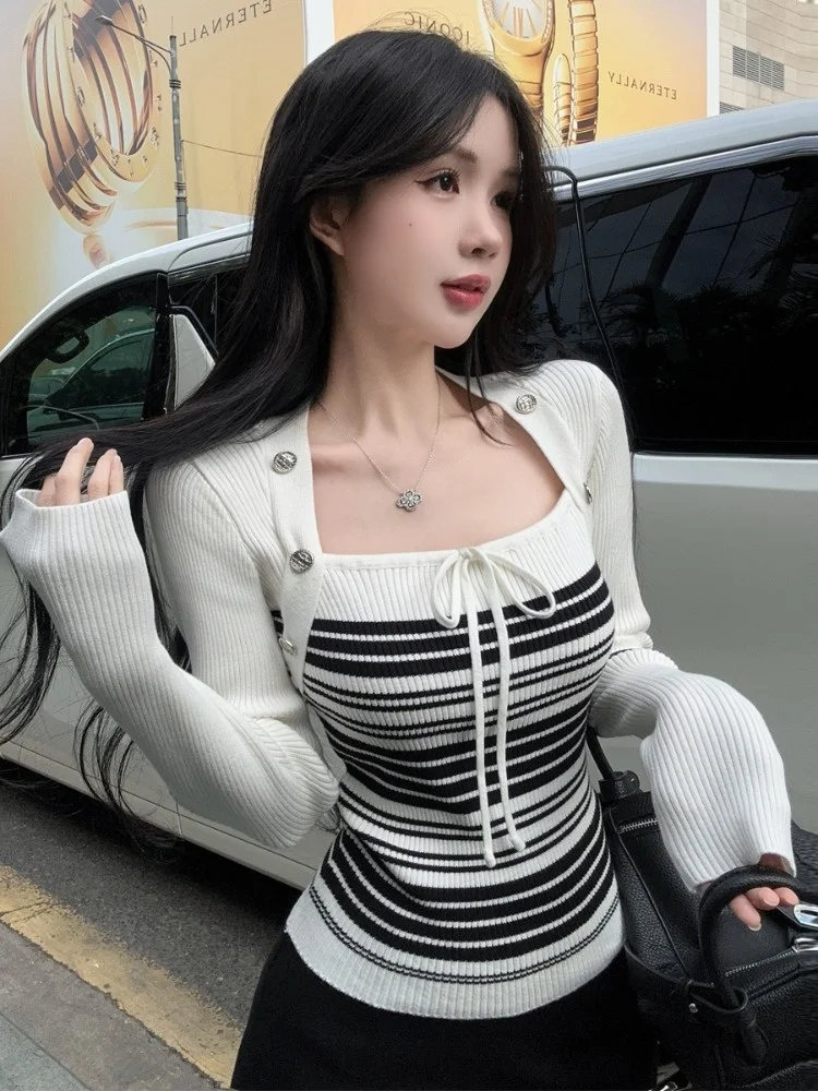 Fashionable Korean Style Long Sleeve Striped Color Block Slim Fit Women's Base Shirt Metal Button Square Collar Spicy Girl
Fashionable Korean Style Long Sleeve Striped Color Block Slim Fit Women's Base Shirt Metal Button Square Collar Spicy Girl