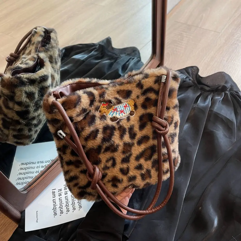 Fashion Cartoon Leopard Print Bucket Bag Purse Pu Leather Plush Crossbody Bag Handbag Korean Style Underarm Bag Streetwear
Fashion Cartoon Leopard Print Bucket Bag Purse Pu Leather Plush Crossbody Bag Handbag Korean Style Underarm Bag Streetwear