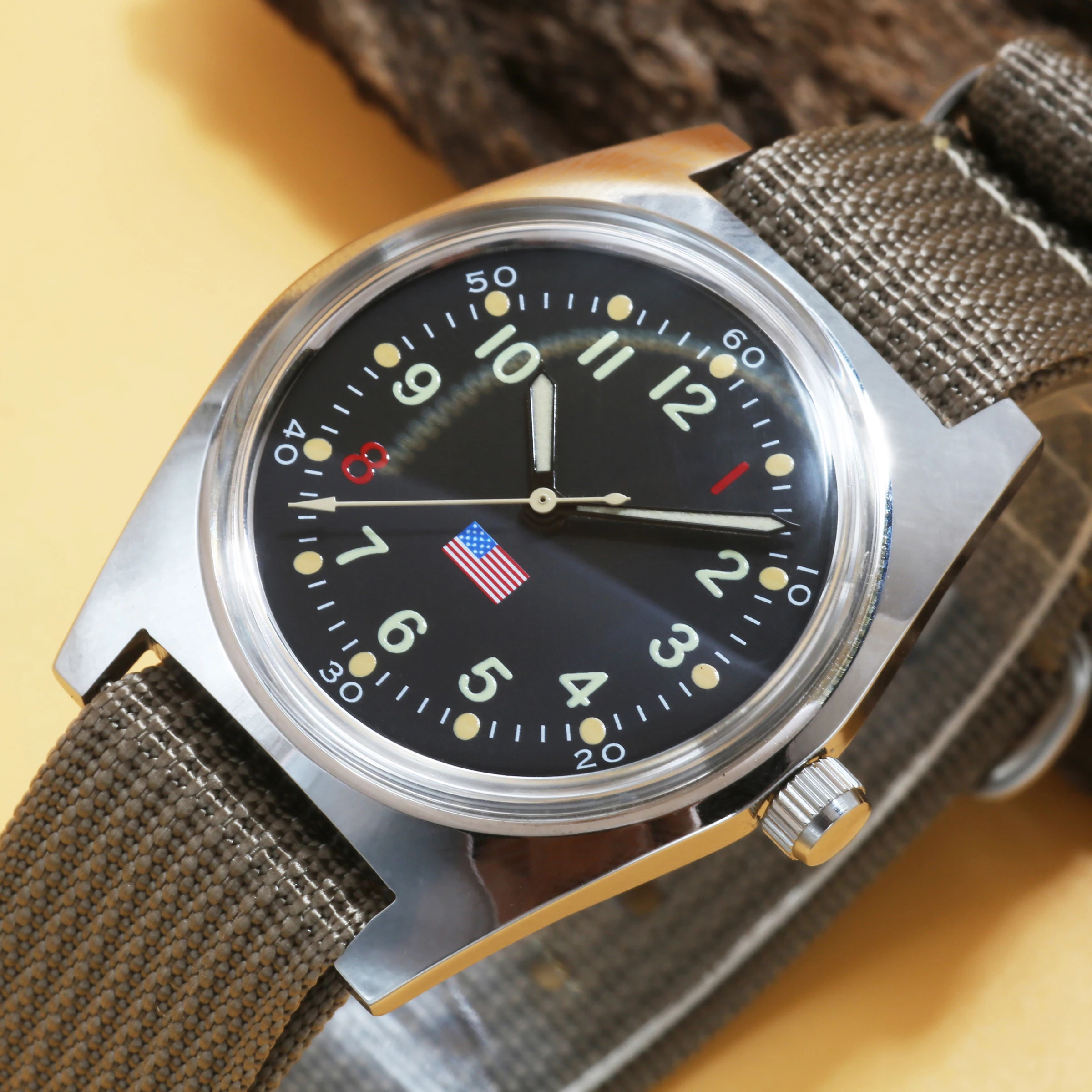 Union Jack style 8120 36mm retro men's mechanical watch with manual movement. Made in China and available for wholesale.
Union Jack style 8120 36mm retro men's mechanical watch with manual movement. Made in China and available for wholesale.