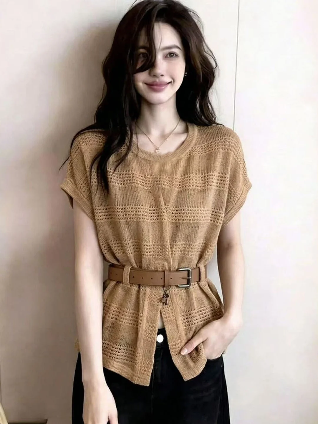 Elegant Short Sleeve Knitted Top Women's Slimming Style Commute Fashion Korean Loose Fit Soft Knit round Neck Summer 2026
Elegant Short Sleeve Knitted Top Women's Slimming Style Commute Fashion Korean Loose Fit Soft Knit round Neck Summer 2026
