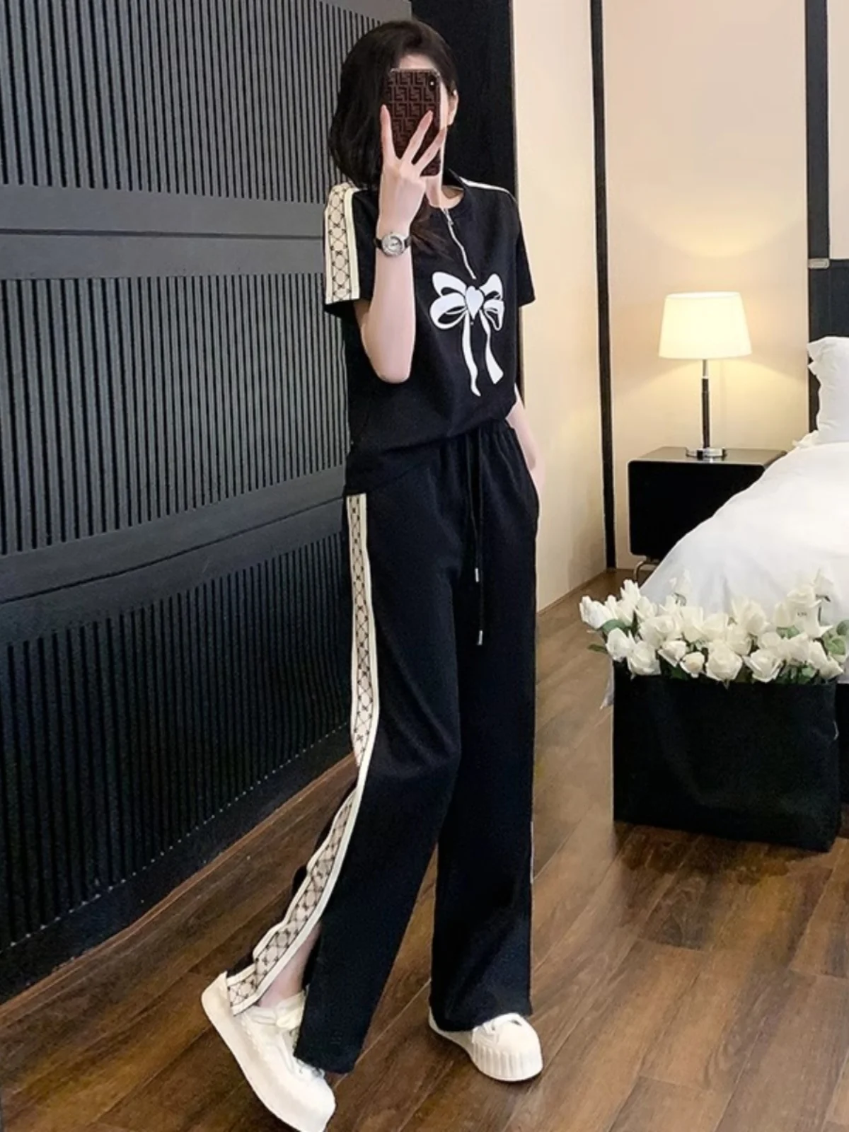 2024 Summer Trendy Sportswear Set Women's Casual Short Sleeve Wide Leg Pants Two Piece Set Fashionable Anti-Aging Street Style
2024 Summer Trendy Sportswear Set Women's Casual Short Sleeve Wide Leg Pants Two Piece Set Fashionable Anti-Aging Street Style