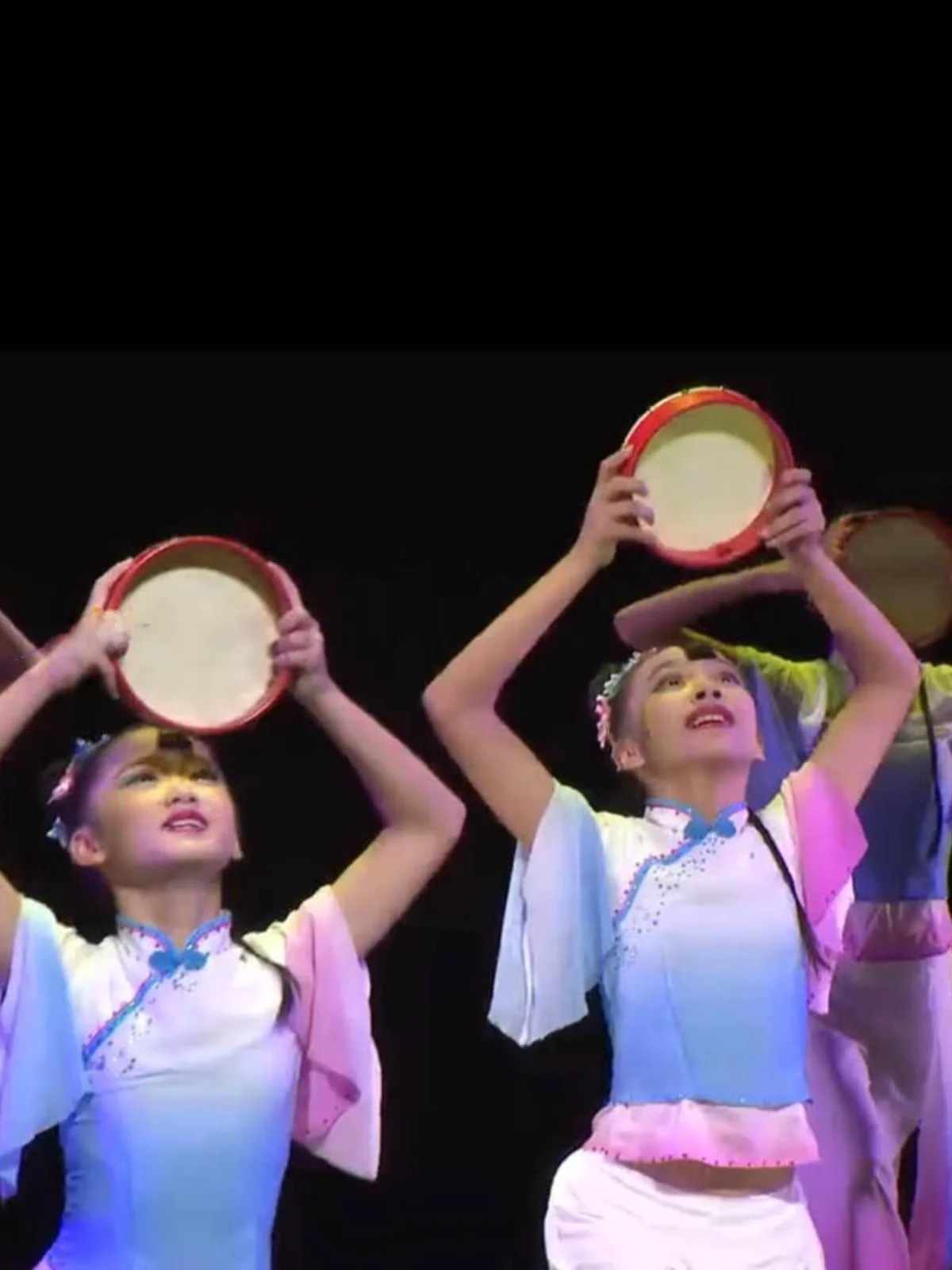 Костюм для танца «Девятый месяц духов маленького лотоса»: реквизит для танца с ручным барабаном, головной убор, классический костюм для танца с рисом, Six One
Костюм для танца «Девятый месяц духов маленького лотоса»: реквизит для танца с ручным барабаном, головной убор, классический костюм для танца с рисом, Six One