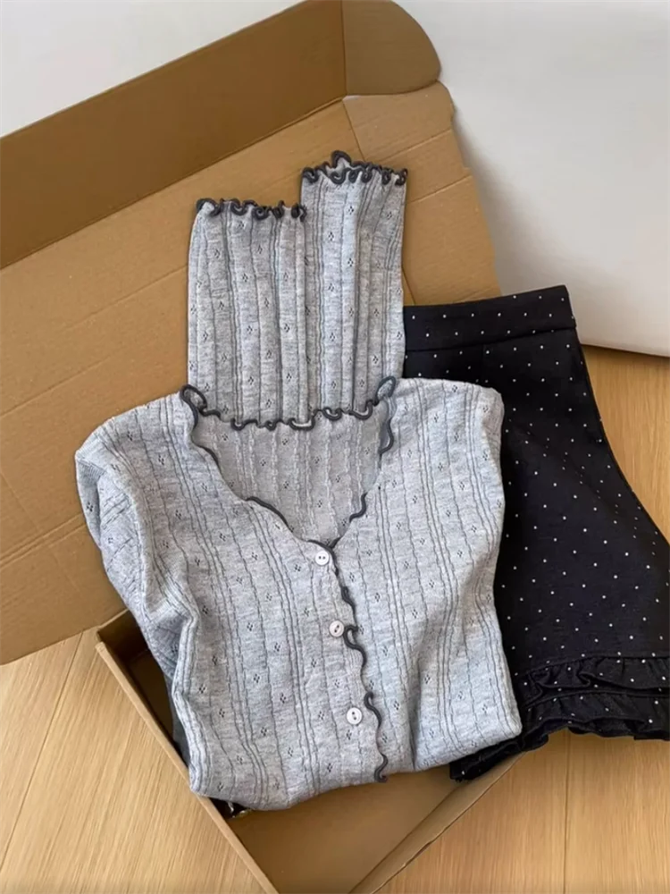 Gray Long Sleeve Knitted Open Cardigan Women's Slim Fit Style Self-Purchase Recommended Korean Style V-Neck Silk Top
Gray Long Sleeve Knitted Open Cardigan Women's Slim Fit Style Self-Purchase Recommended Korean Style V-Neck Silk Top