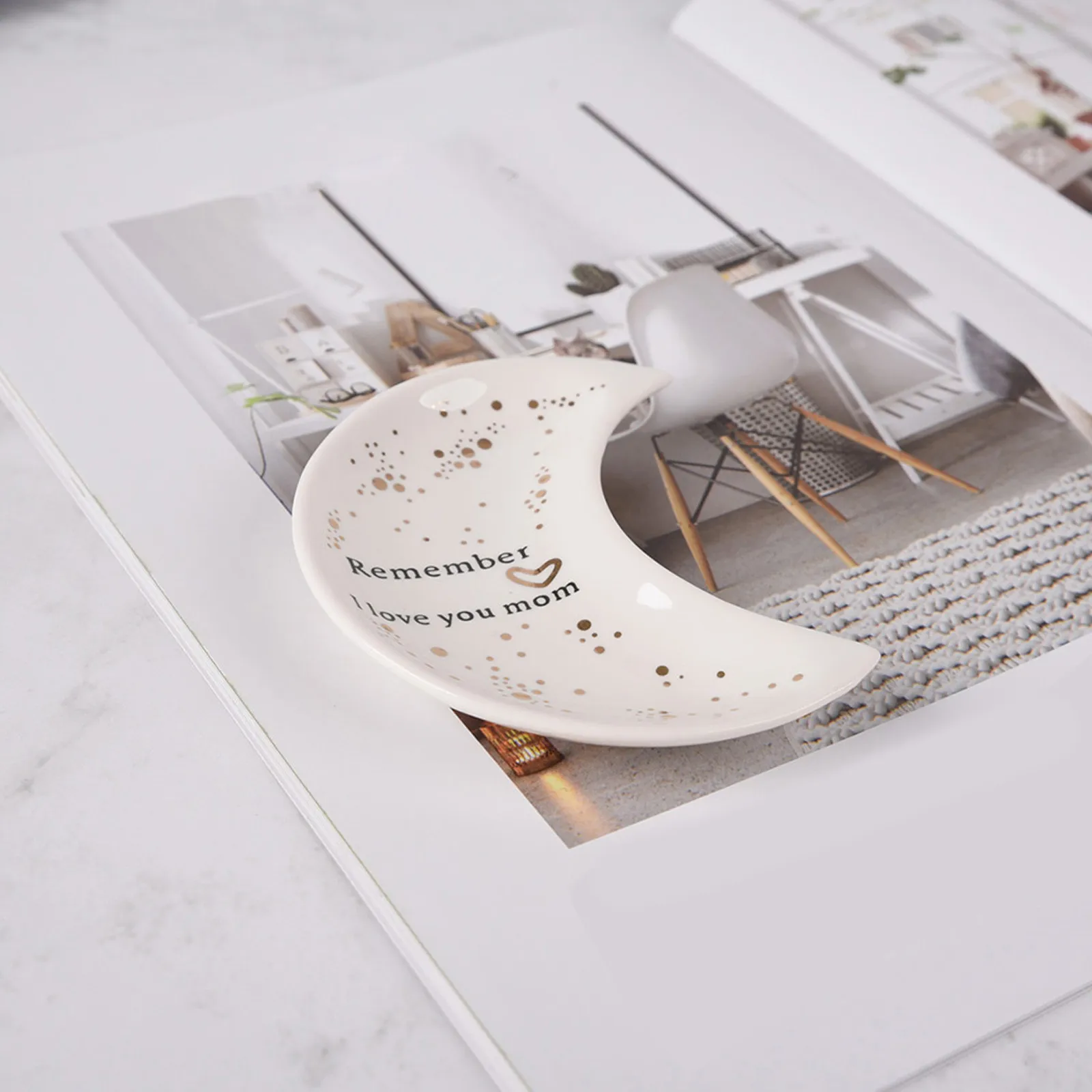 1Pcs High-Temp Ceramic Jewelry Storage Tray Moon Shaped Sundries Organizer Plate for Earrings Rings Bracelets Cosmetics Lipstick
1Pcs High-Temp Ceramic Jewelry Storage Tray Moon Shaped Sundries Organizer Plate for Earrings Rings Bracelets Cosmetics Lipstick