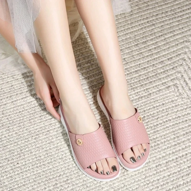 2025 женские летние однословные тапочки на танкетке, бесплатная доставка, нескользящие домашние тапочки на мягкой подошве с защитой от запаха, уличные повседневные тапочки
2025 женские летние однословные тапочки на танкетке, бесплатная доставка, нескользящие домашние тапочки на мягкой подошве с защитой от запаха, уличные повседневные тапочки