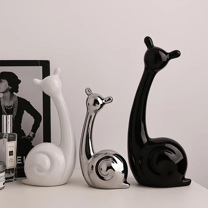 Family Of Three Snails Home accessories Living Room Light Ceramic Ornament TV high-end wine cabinet Decorations high-quality
Family Of Three Snails Home accessories Living Room Light Ceramic Ornament TV high-end wine cabinet Decorations high-quality