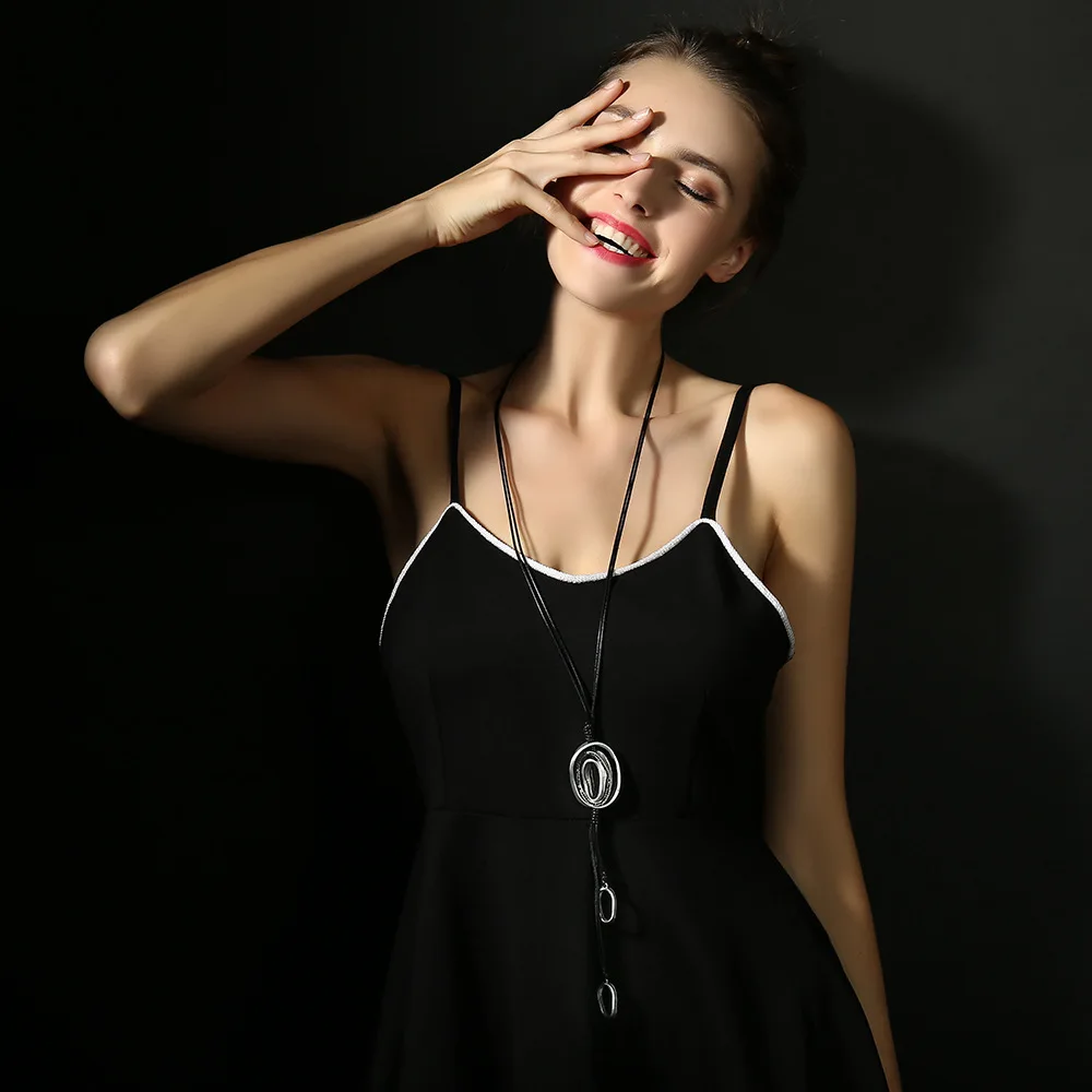 DIY accessories Sweater chain jewelry Foreign trade European and American retro alloy Hollow geometric round fringed women's all
DIY accessories Sweater chain jewelry Foreign trade European and American retro alloy Hollow geometric round fringed women's all