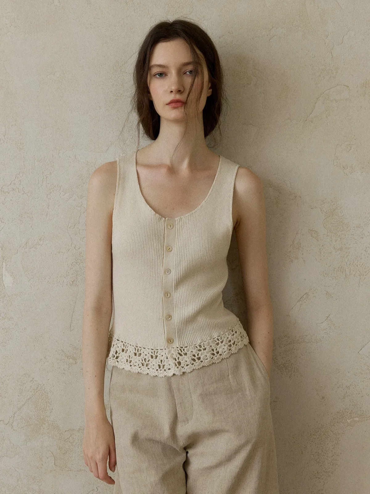 Изысканный вязаный жилет ручной работы с цветочным узором, два цвета, универсальный, в стиле ретро, новинка от Inc Store, для повседневной носки, стандартный крой, трикотажный.
Изысканный вязаный жилет ручной работы с цветочным узором, два цвета, универсальный, в стиле ретро, новинка от Inc Store, для повседневной носки, стандартный крой, трикотажный.