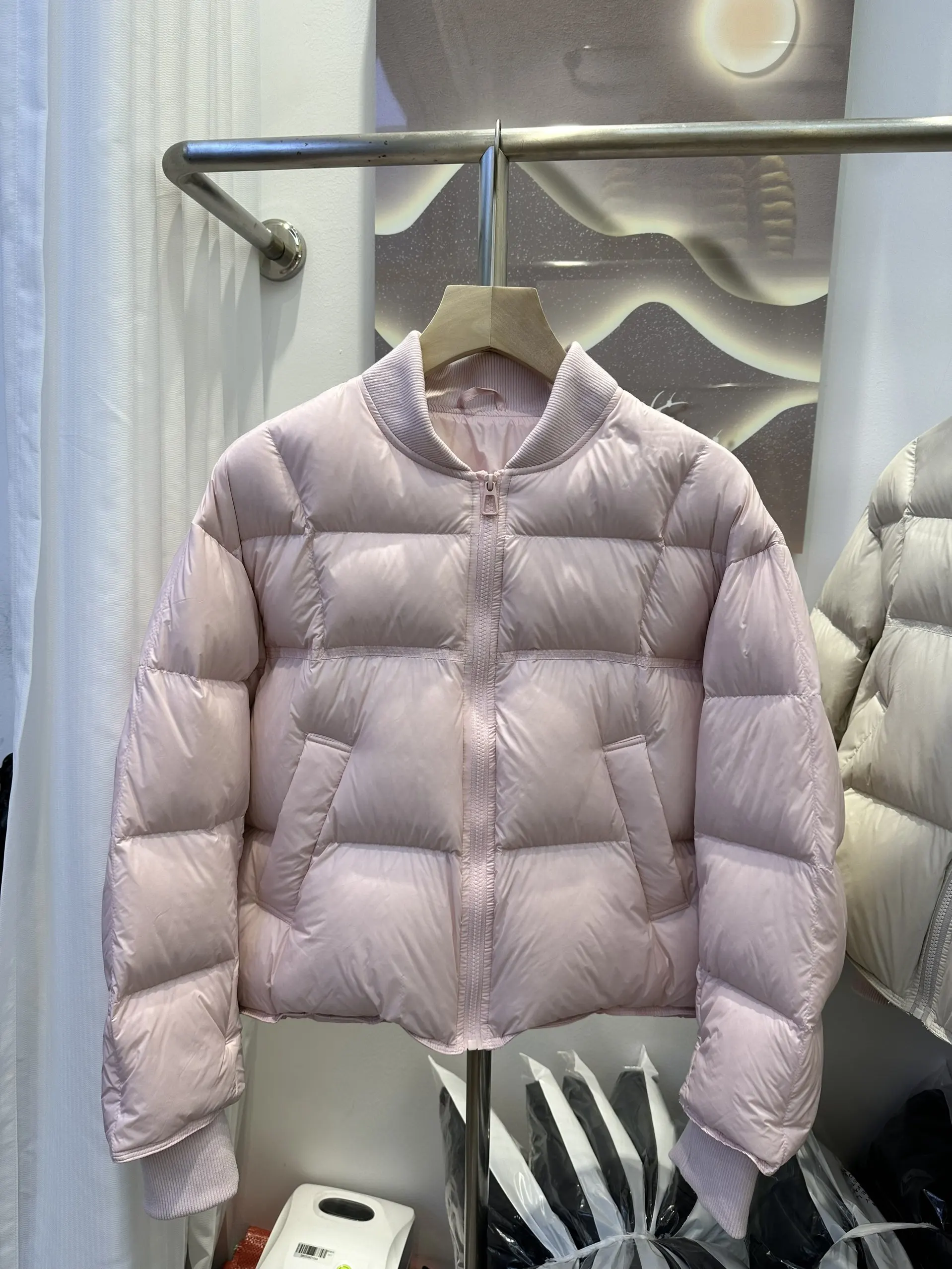 ort Puffer Jaet Women's Thiened Bread Sle Baseball Collar down Coat Korean Version Warm Long Sve Zipper for Autumn
ort Puffer Jaet Women's Thiened Bread Sle Baseball Collar down Coat Korean Version Warm Long Sve Zipper for Autumn