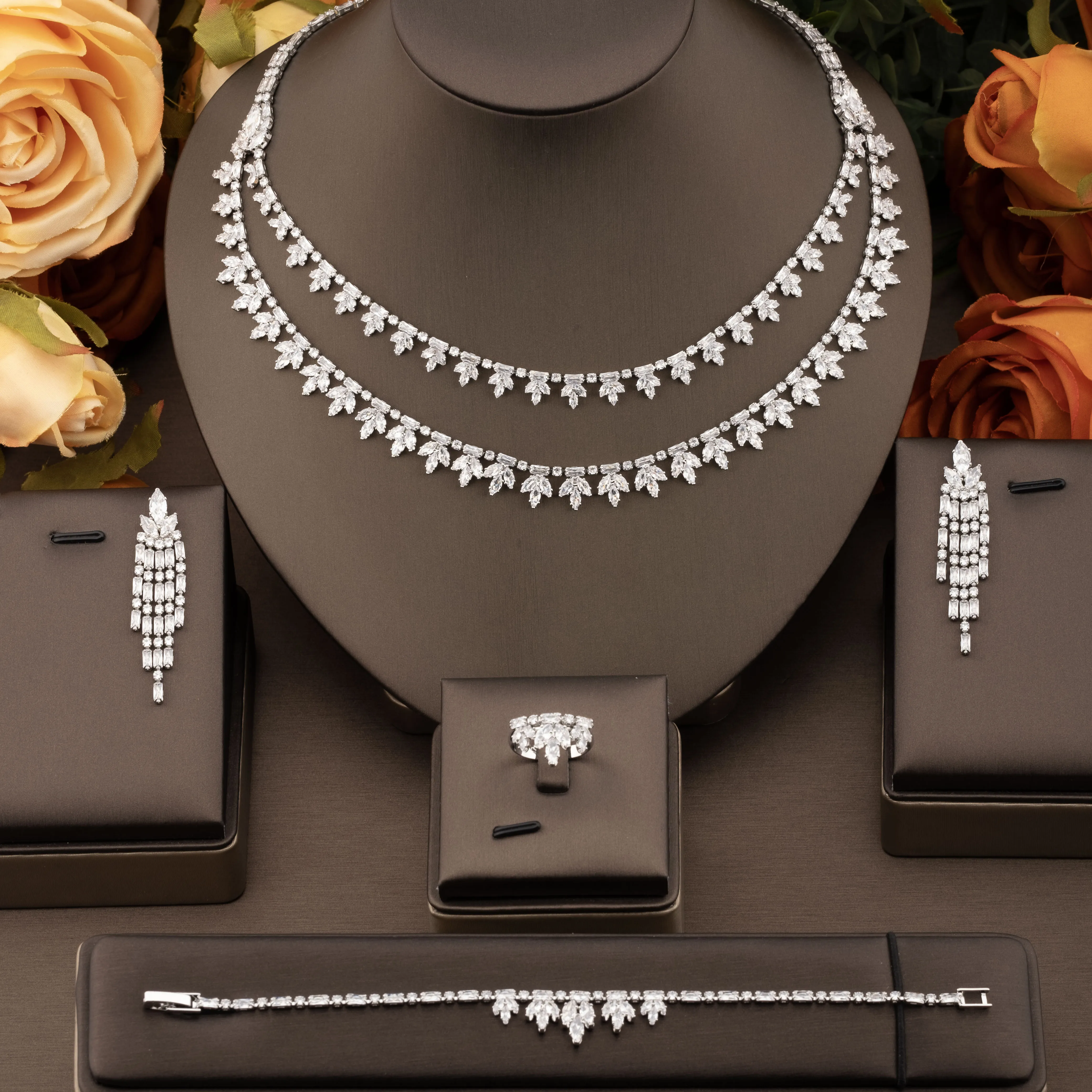 1 Set of Luxurious and Elegant Jewelry Set with Sparkling Cubic Zirconia and Double-Layered Design, Suitable for Women to Wear at Weddings and Banquets. Gift Box Not Included
1 Set of Luxurious and Elegant Jewelry Set with Sparkling Cubic Zirconia and Double-Layered Design, Suitable for Women to Wear at Weddings and Banquets. Gift Box Not Included