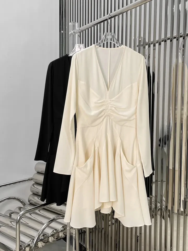 2024 Summer Autumn Luxury New Women High Quality V Neck Long Sleeve Dress for Lady 2 Color
2024 Summer Autumn Luxury New Women High Quality V Neck Long Sleeve Dress for Lady 2 Color