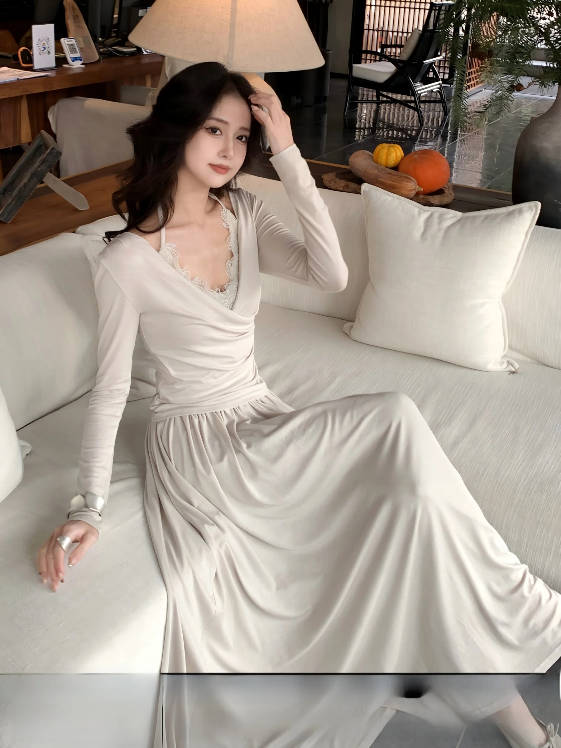 SYT Vintage Lace Splicing Color V-neck Two-Piece Top Skirt Silk Fabric Set Women's Fashion Spring Collection
SYT Vintage Lace Splicing Color V-neck Two-Piece Top Skirt Silk Fabric Set Women's Fashion Spring Collection