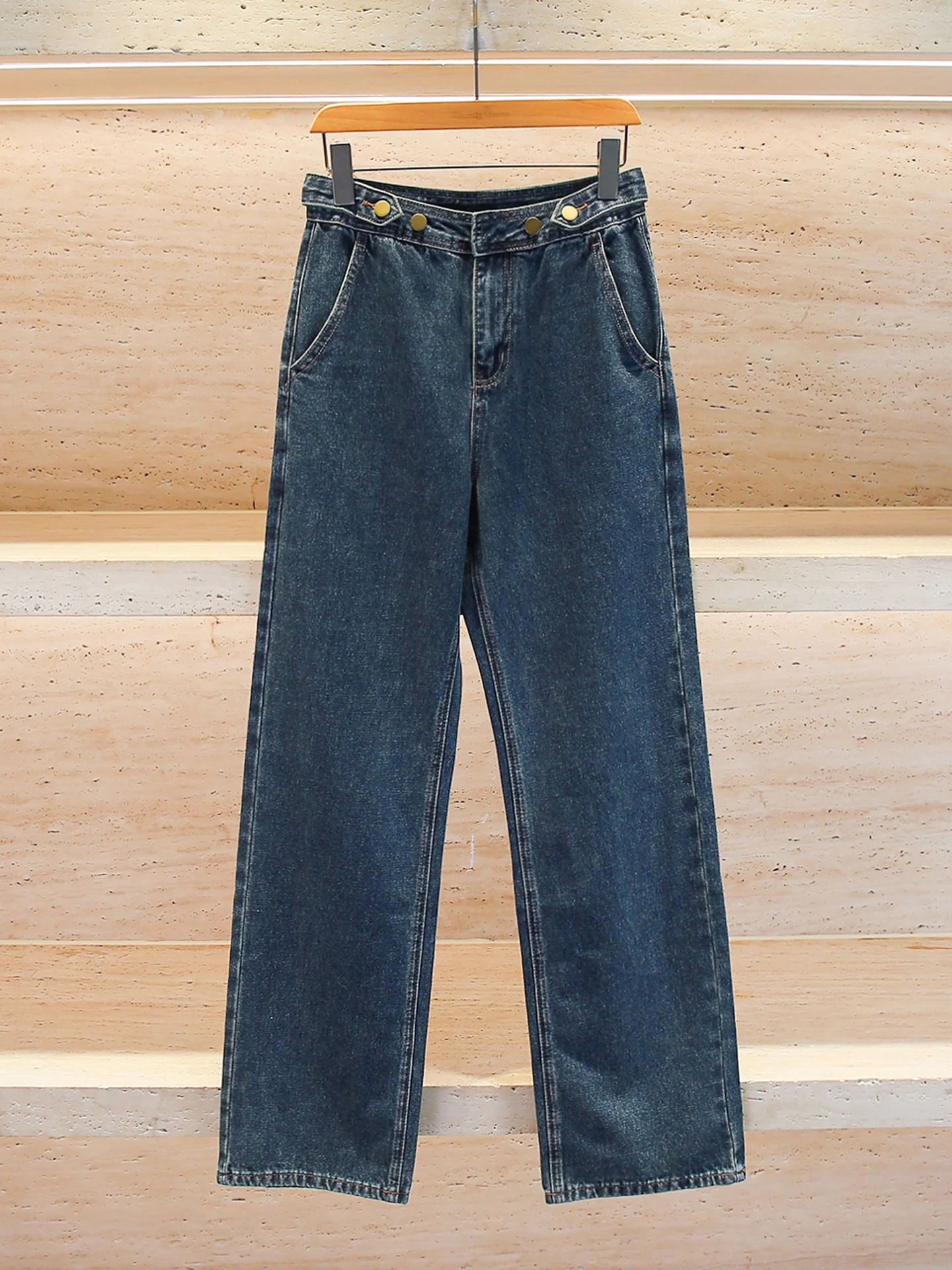 Женские джинсы с высокой талией, прямые, повседневные, премиум-класса, осенние, модные, классические, синие, на молнии, на все сезоны
Женские джинсы с высокой талией, прямые, повседневные, премиум-класса, осенние, модные, классические, синие, на молнии, на все сезоны