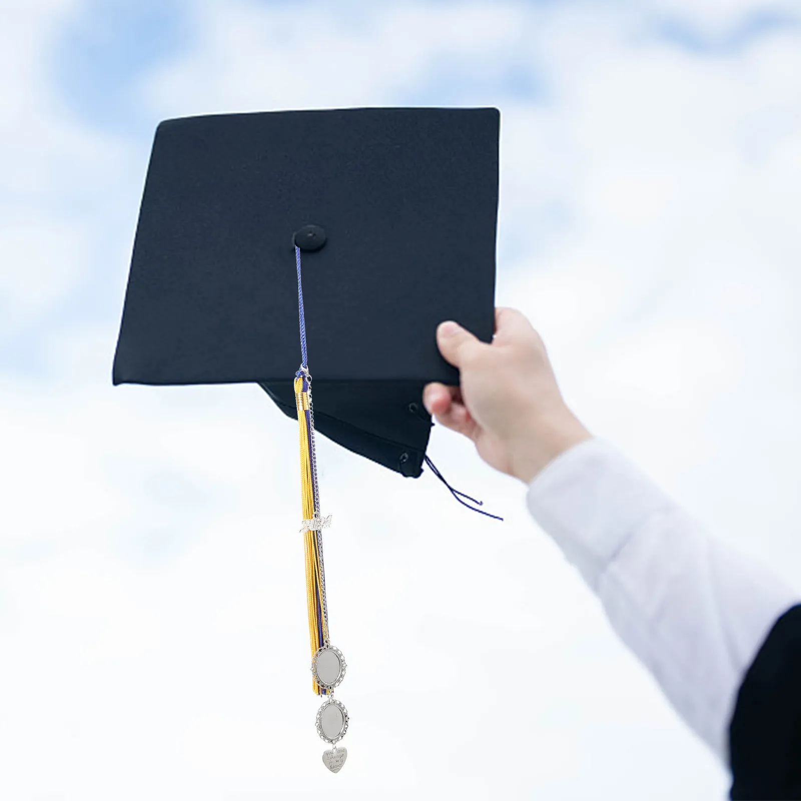 Подвеска-шарм для выпускной шапочки с фото и кисточкой, украшение для выпускного вечера 2024, цепочка для фото на выпускную шапочку, памятный шарм-кисточка
Подвеска-шарм для выпускной шапочки с фото и кисточкой, украшение для выпускного вечера 2024, цепочка для фото на выпускную шапочку, памятный шарм-кисточка