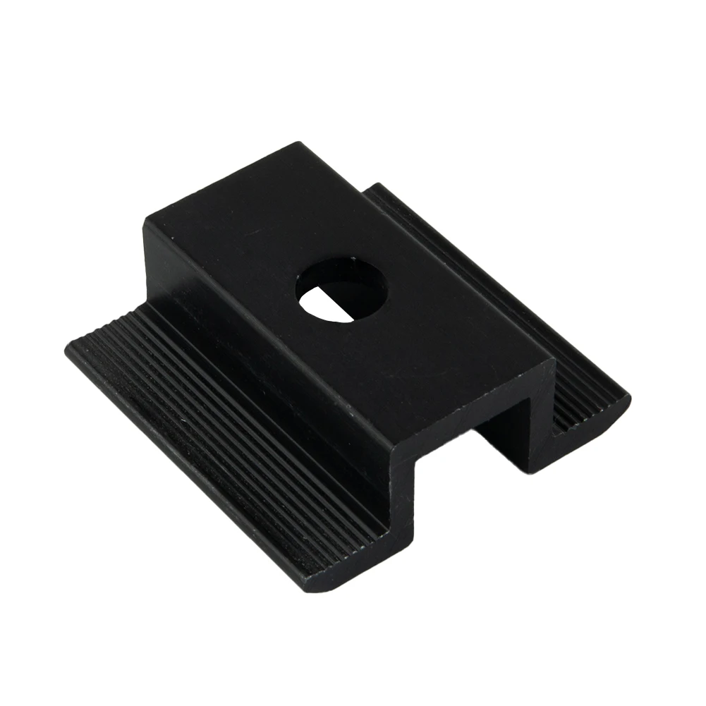 Зажимы для солнечных панелей фотоэлектрических систем, средние зажимы с винтами, из алюминиевого сплава, комплект для среднего напряжения
Зажимы для солнечных панелей фотоэлектрических систем, средние зажимы с винтами, из алюминиевого сплава, комплект для среднего напряжения