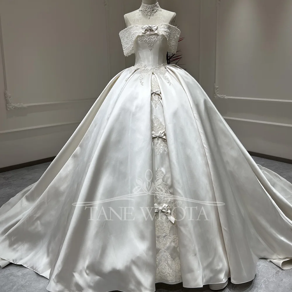 Sweetheart Off-Shoulder Lace-Up Back Embroidery Ball Gown Wedding Dress Customizable Hochzeitskleider
Sweetheart Off-Shoulder Lace-Up Back Embroidery Ball Gown Wedding Dress Customizable Hochzeitskleider