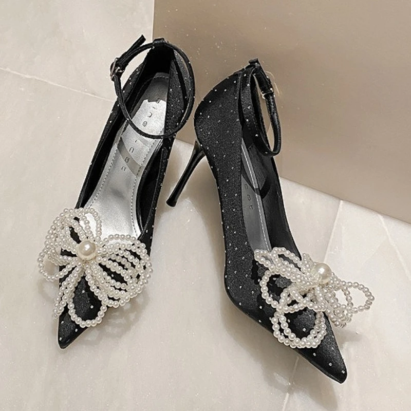 Дизайнерские брендовые женские туфли на высоком каблуке, роскошные атласные туфли с бантом и стразами, свадебное платье с острым носком, вечерние туфли, женские туфли-лодочки
Дизайнерские брендовые женские туфли на высоком каблуке, роскошные атласные туфли с бантом и стразами, свадебное платье с острым носком, вечерние туфли, женские туфли-лодочки