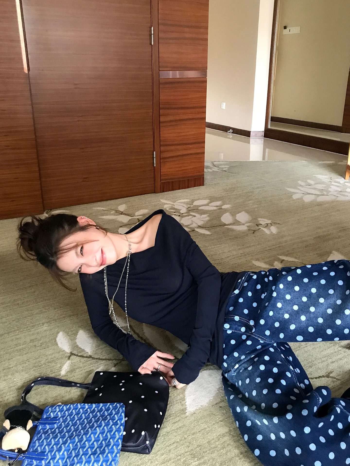 DULA Curve-Loving oulder-Baring Long Sve приталенная футболка для женщин Ele Design осенний модный корейский хлопковый топ
DULA Curve-Loving oulder-Baring Long Sve приталенная футболка для женщин Ele Design осенний модный корейский хлопковый топ