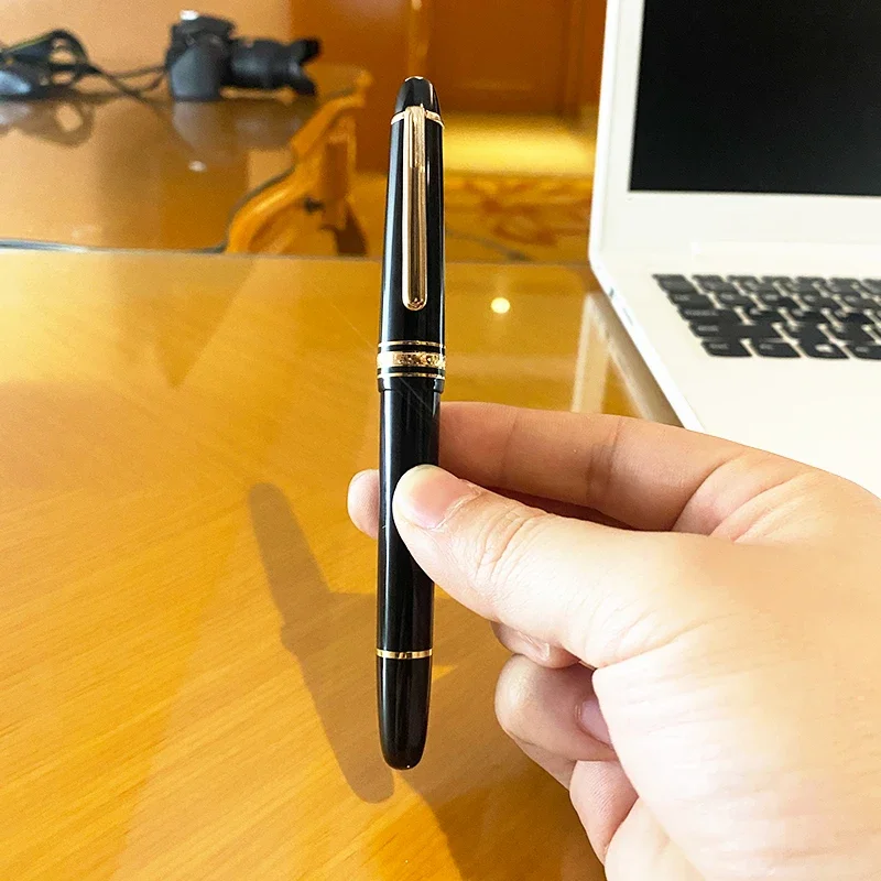 Luxury Black Classic Fountain Ball Pen, Signature Pen, Office and School Writing Supplies, Office Stationery, 100% Brand New
Luxury Black Classic Fountain Ball Pen, Signature Pen, Office and School Writing Supplies, Office Stationery, 100% Brand New