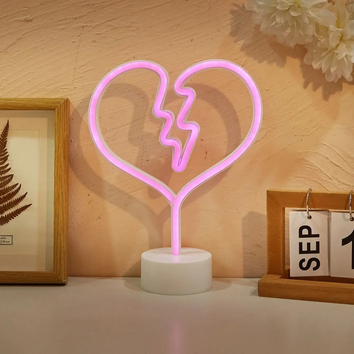 Chi-buy светодиодный неоновый настольный светильник с треснутым сердцем, неоновые вывески с питанием от USB, ночник, 3D настенное искусство, декор для спальни, гостиной, лампы, вывески
Chi-buy светодиодный неоновый настольный светильник с треснутым сердцем, неоновые вывески с питанием от USB, ночник, 3D настенное искусство, декор для спальни, гостиной, лампы, вывески