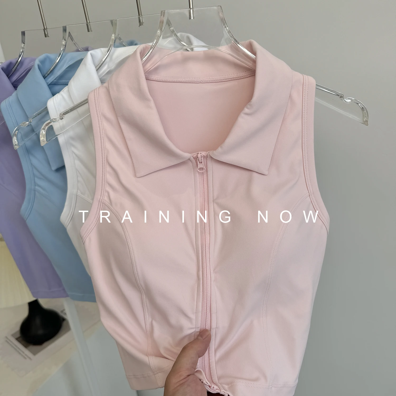 Встроенный спортивный жилет на молнии спереди для женщин с противоударным бюстгальтером для фитнеса высокой интенсивности на улице, одежда для йоги с
Встроенный спортивный жилет на молнии спереди для женщин с противоударным бюстгальтером для фитнеса высокой интенсивности на улице, одежда для йоги с