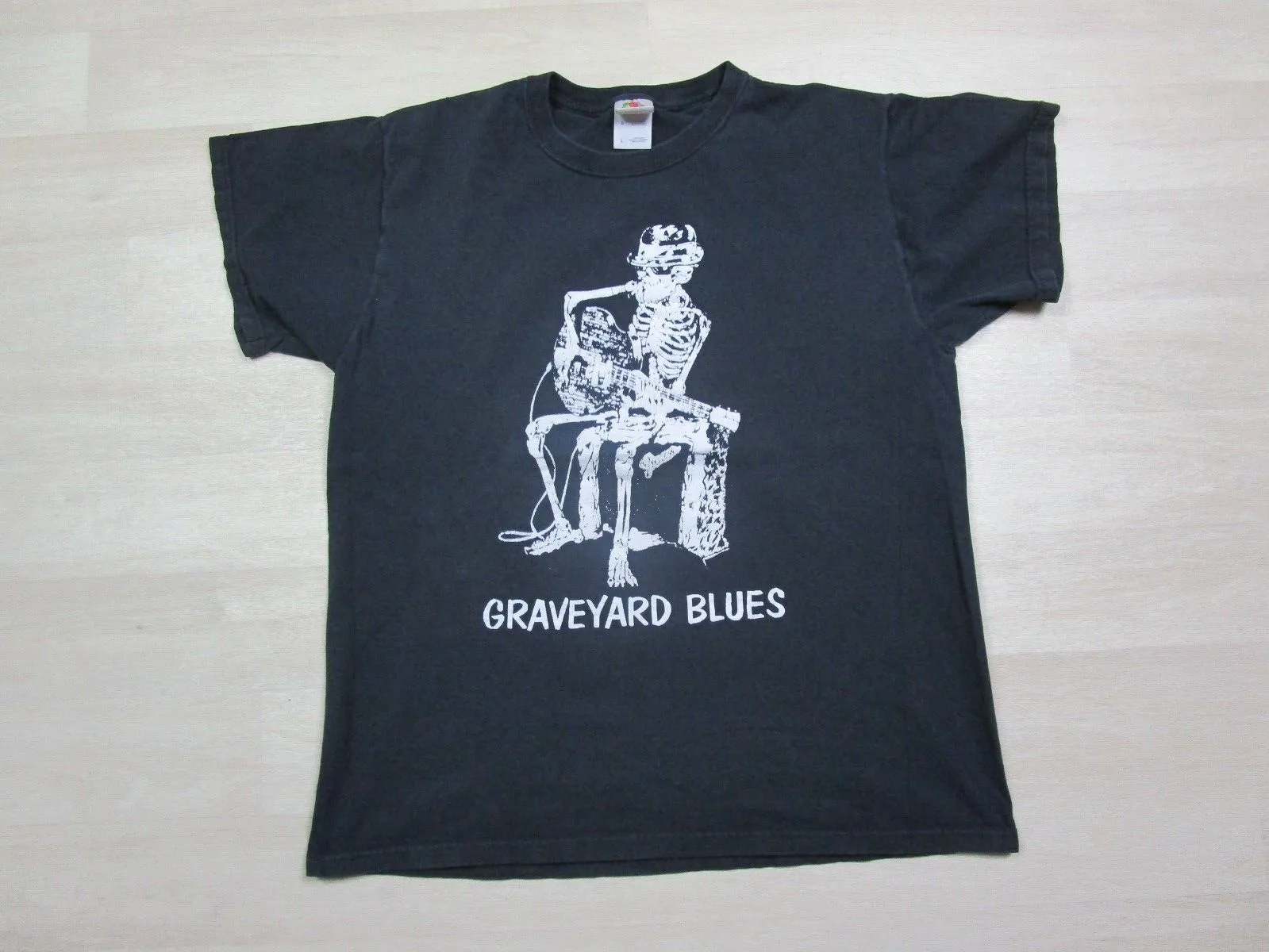 Graveyard Blues Vintage Fashion Skeleton & Guitar Graphic T Shirt Size (L) Black
Graveyard Blues Vintage Fashion Skeleton & Guitar Graphic T Shirt Size (L) Black