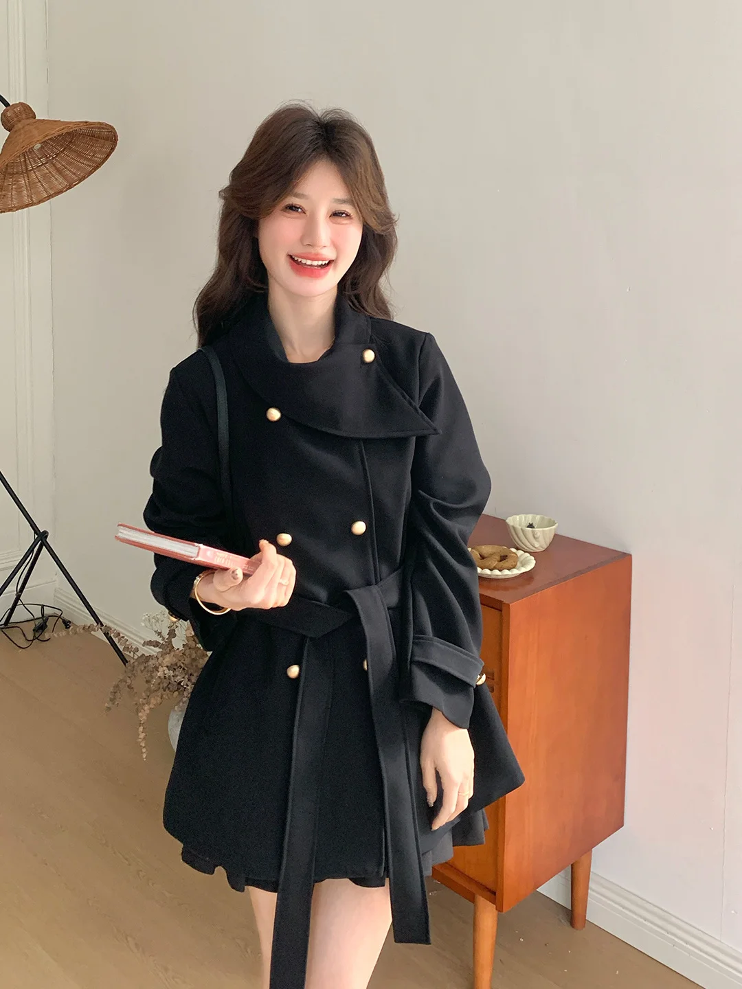 Elegant Korean Style Belted Waistcoat Women's Spring Autumn New Style Black Outerwear Fashionable Commute Loose Fit Long Sleeve
Elegant Korean Style Belted Waistcoat Women's Spring Autumn New Style Black Outerwear Fashionable Commute Loose Fit Long Sleeve