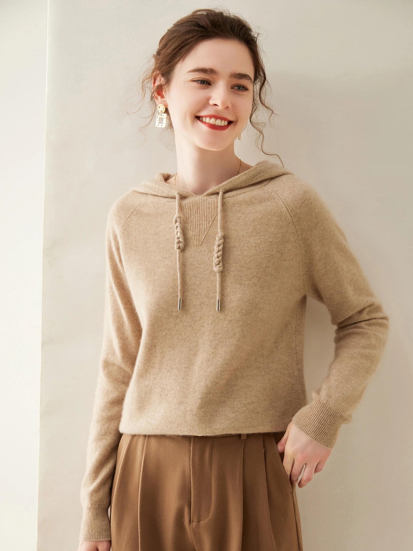 Fall/winter new 100% pure cashmere sweater women hooded loose casual sweater fashion knit top hoodie
Fall/winter new 100% pure cashmere sweater women hooded loose casual sweater fashion knit top hoodie