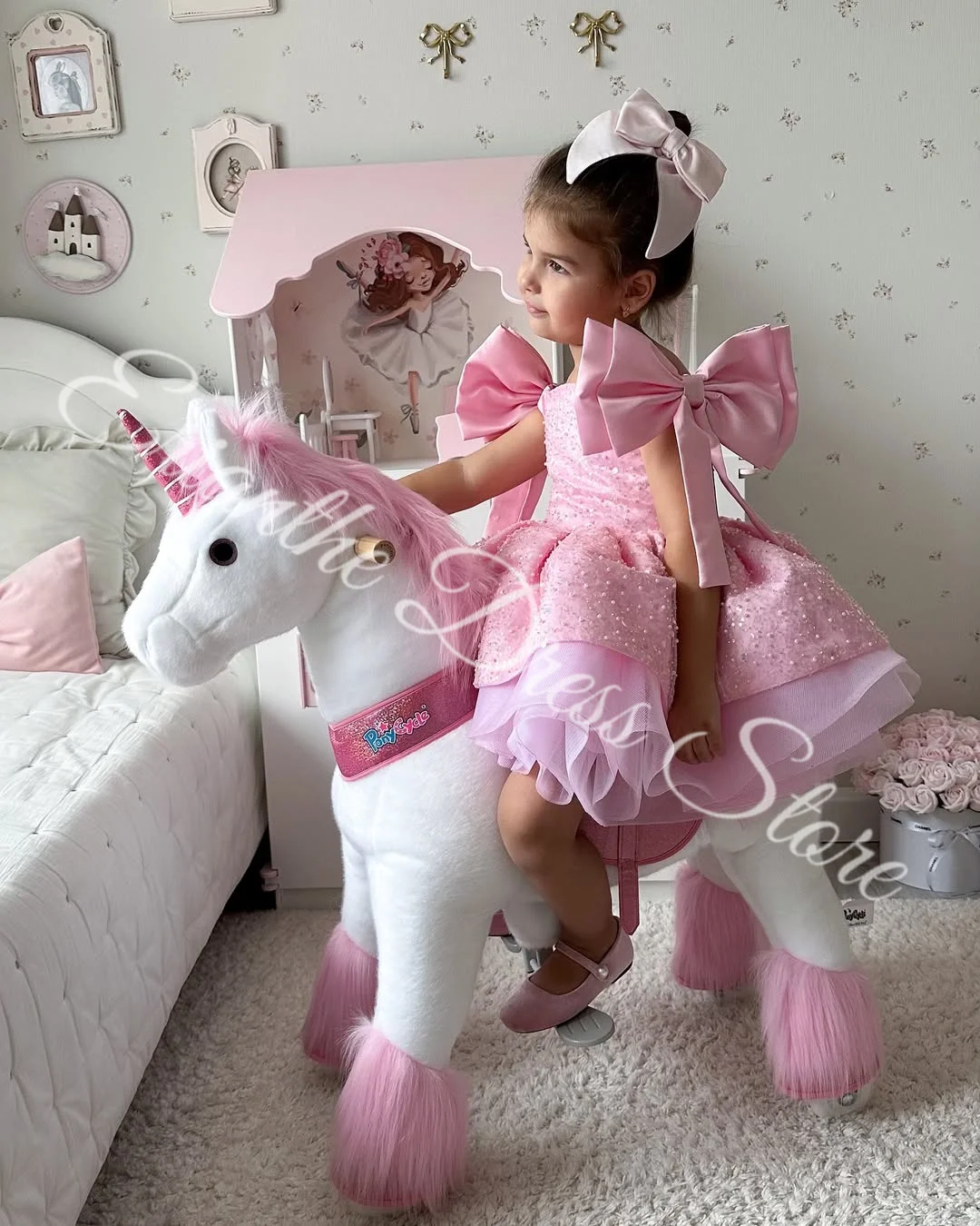 Shiny Pink Flower Girl Dress For Wedding Puffy Sequins Beading With Bow Lovely Kids Birthday Party First Communion Ball Gown
Shiny Pink Flower Girl Dress For Wedding Puffy Sequins Beading With Bow Lovely Kids Birthday Party First Communion Ball Gown