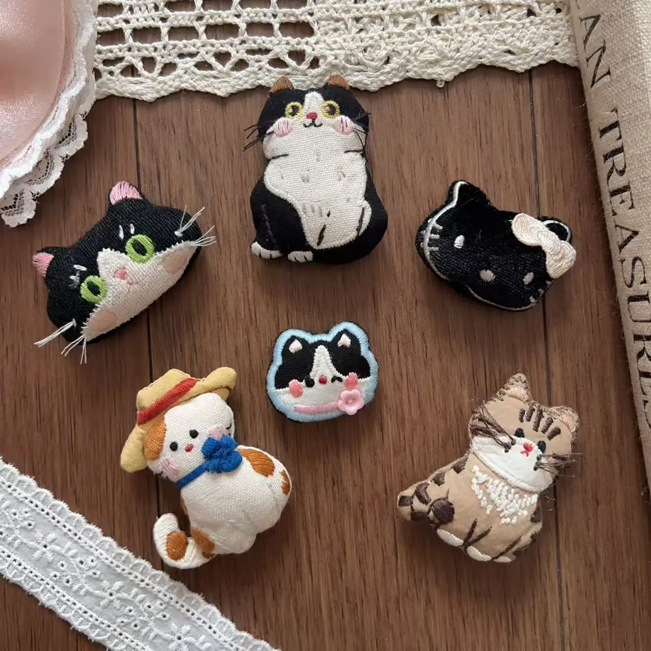 Cute Stuffed Fabric Kitten Series Hair Clip Brooch Pin for Shoes Socks Phone Case Clothing Embellishment Premium Quality
Cute Stuffed Fabric Kitten Series Hair Clip Brooch Pin for Shoes Socks Phone Case Clothing Embellishment Premium Quality