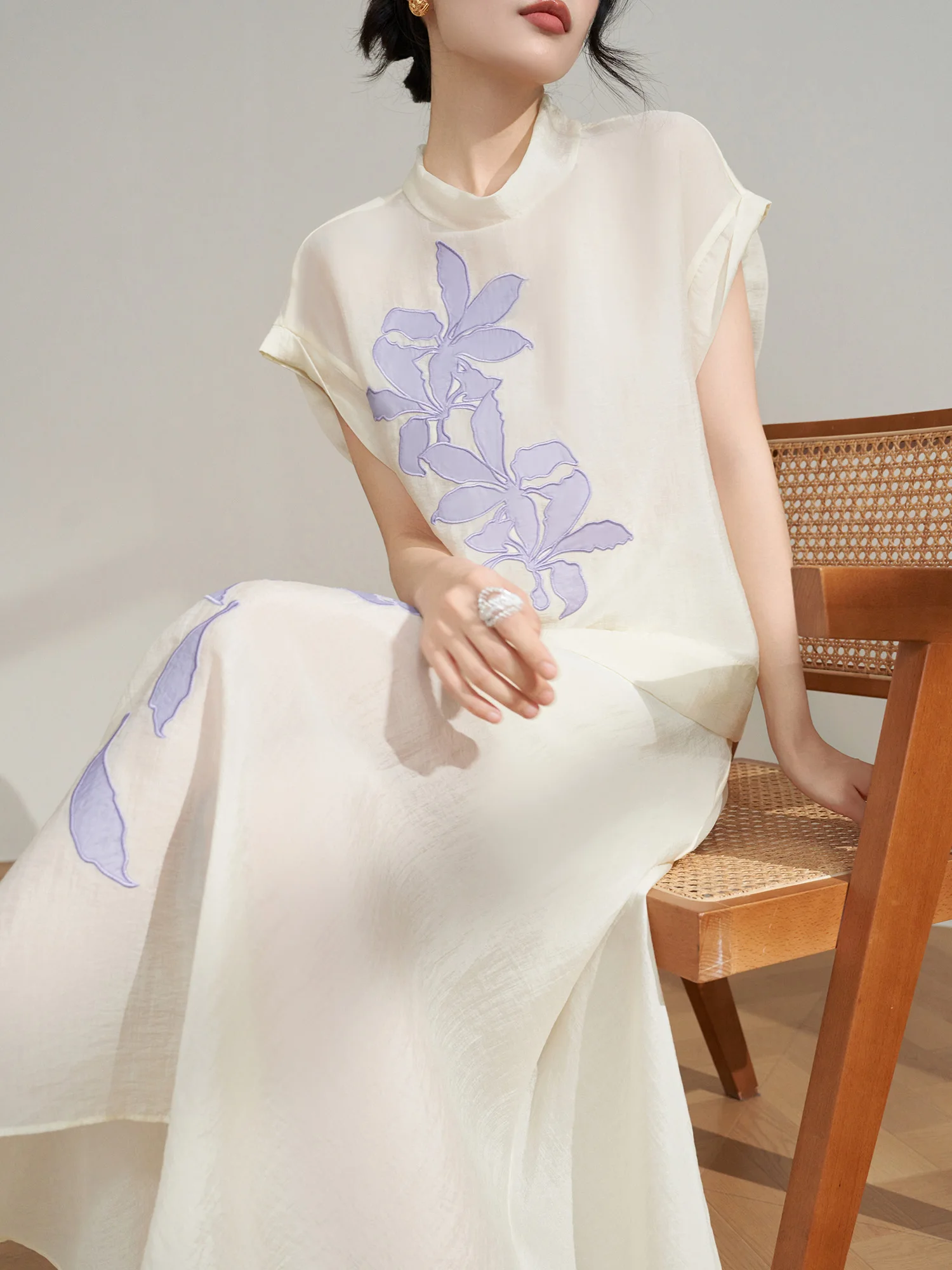 Flowing Era Initial Summer Beautiful New Chinese Style White Embroidered Sleeveless Top And Half Skirt Set Women Elegant Fashion
Flowing Era Initial Summer Beautiful New Chinese Style White Embroidered Sleeveless Top And Half Skirt Set Women Elegant Fashion