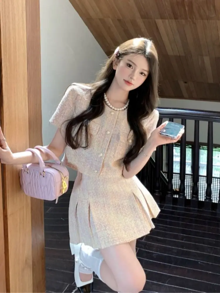 2025 New Summer French Style Advanced High-end Designed Temperature Short Top Coat and Short Skirt Two Pieces Suit for Women
2025 New Summer French Style Advanced High-end Designed Temperature Short Top Coat and Short Skirt Two Pieces Suit for Women