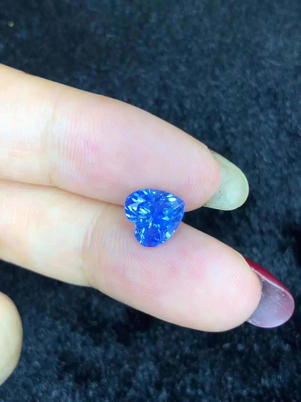 1/шт. Лабораторный темно-синий сапфир в форме сердца
1/шт. Лабораторный темно-синий сапфир в форме сердца