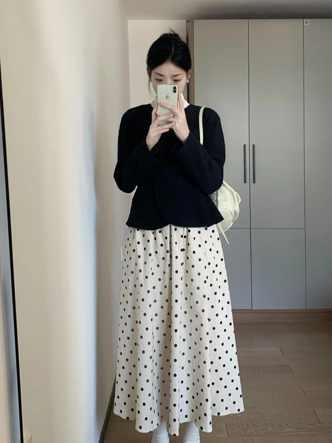 Retro Black Polka Dot Hebe Outerwear Top And Long Skirt Two-Piece Set Early Autumn Fashion Anti-Aging Small Fragrance Style
Retro Black Polka Dot Hebe Outerwear Top And Long Skirt Two-Piece Set Early Autumn Fashion Anti-Aging Small Fragrance Style